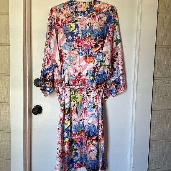 Victoria’s Secret x Mary Katrantzou M/L Satin Robe - Picture 6 of 6